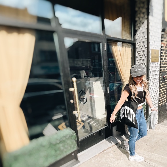 Meet your seller! Posh Ambassador II - Picture 5 of 11